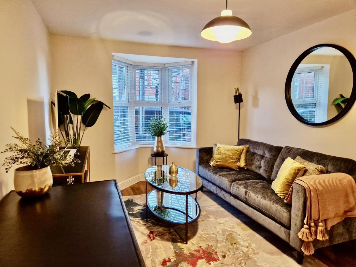 Stylish Luxury Serviced Apartment Next To City Centre With Free Parking - Contractors & Relocators Ковентрі Екстер'єр фото
