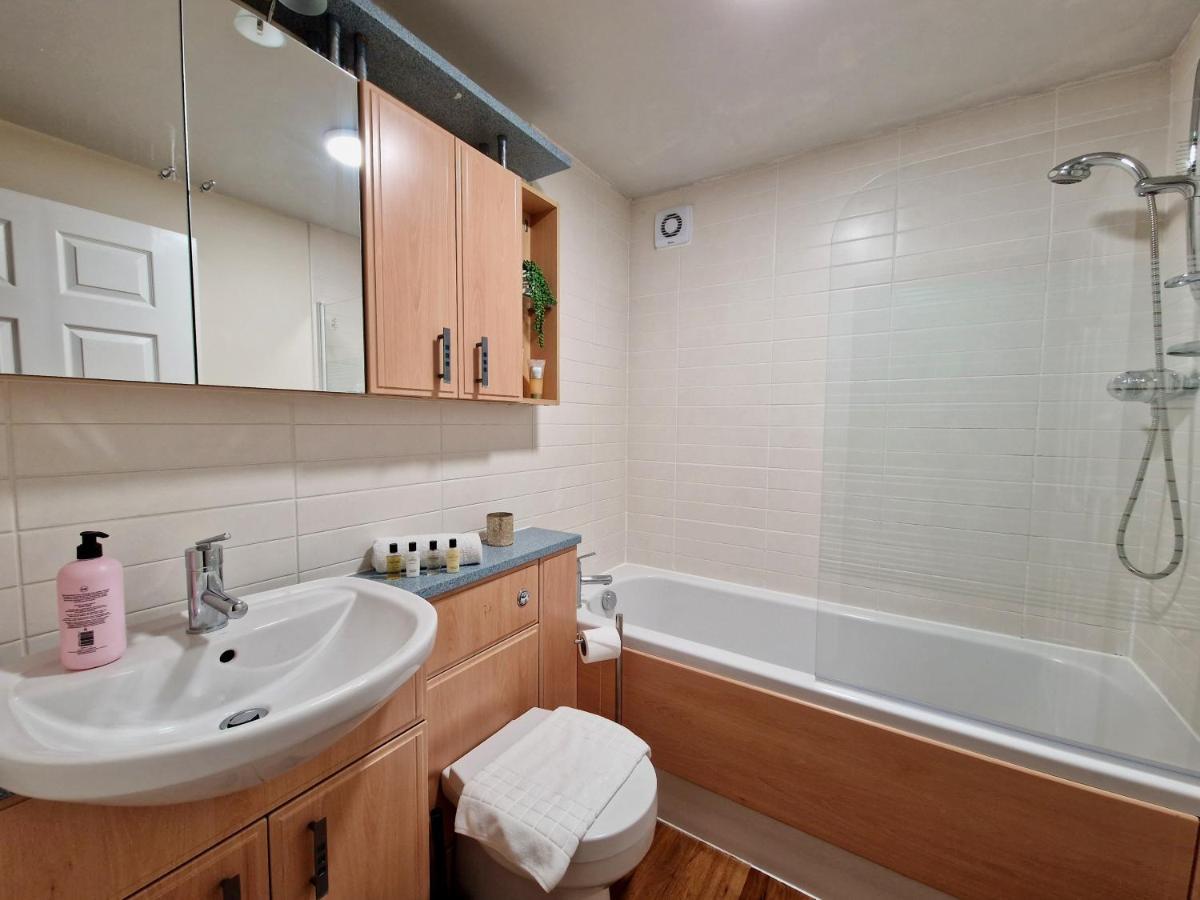 Stylish Luxury Serviced Apartment Next To City Centre With Free Parking - Contractors & Relocators Ковентрі Екстер'єр фото