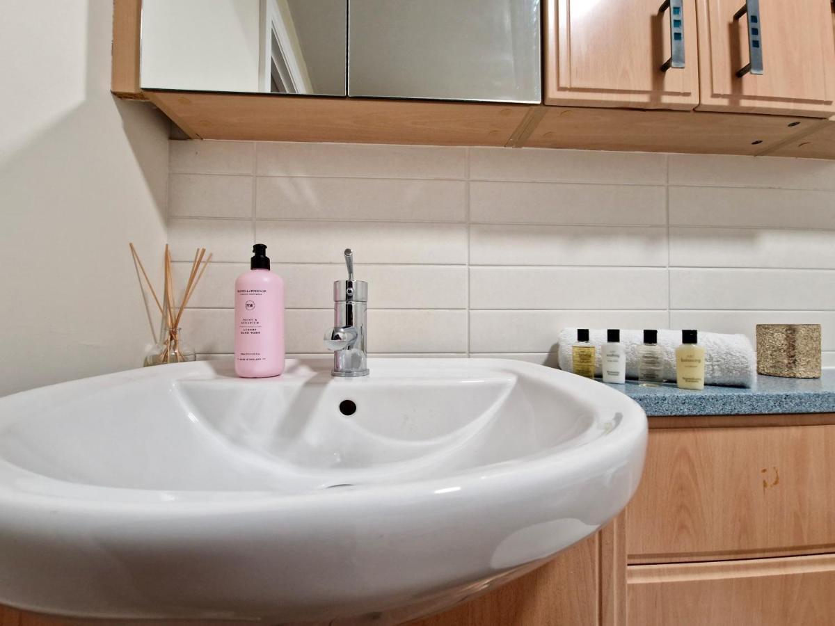 Stylish Luxury Serviced Apartment Next To City Centre With Free Parking - Contractors & Relocators Ковентрі Екстер'єр фото